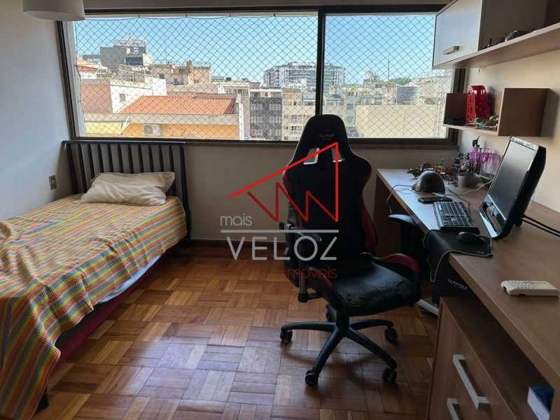 Apartamento à venda com 3 quartos, 160m² - Foto 2