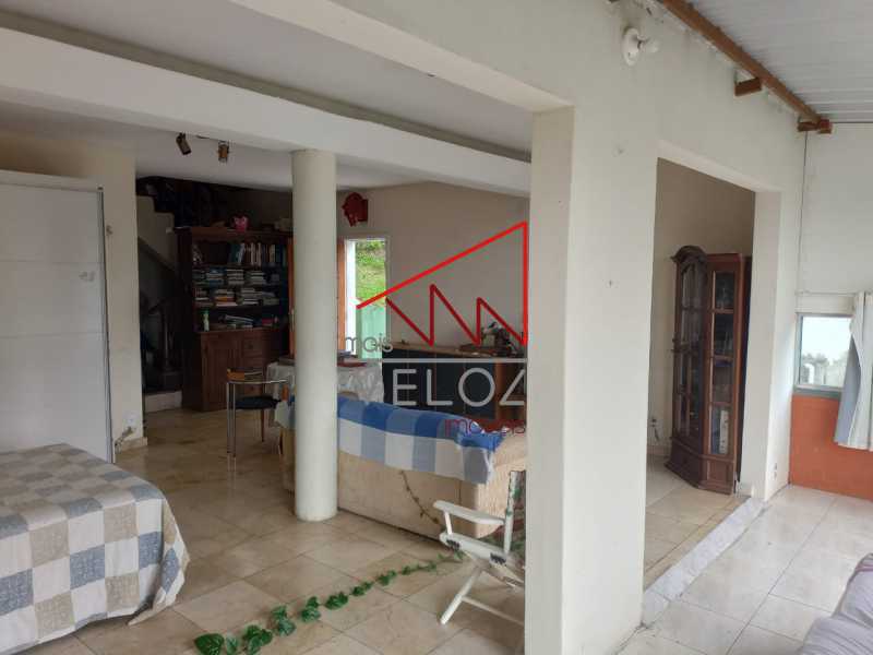 Casa de Condomínio à venda com 4 quartos, 250m² - Foto 1