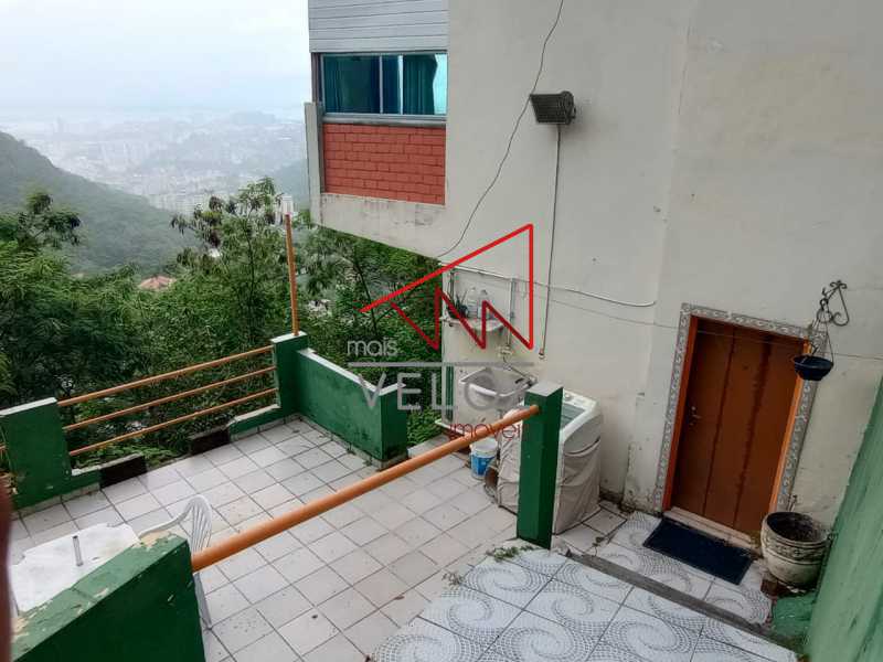 Casa de Condomínio à venda com 4 quartos, 250m² - Foto 2