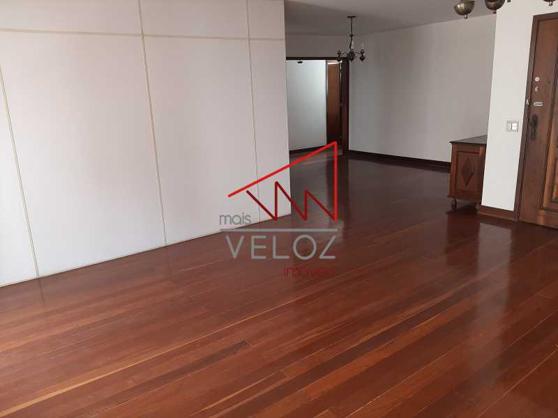 Apartamento à venda com 3 quartos, 170m² - Foto 4