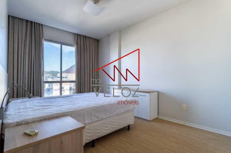 Apartamento à venda com 4 quartos, 150m² - Foto 2