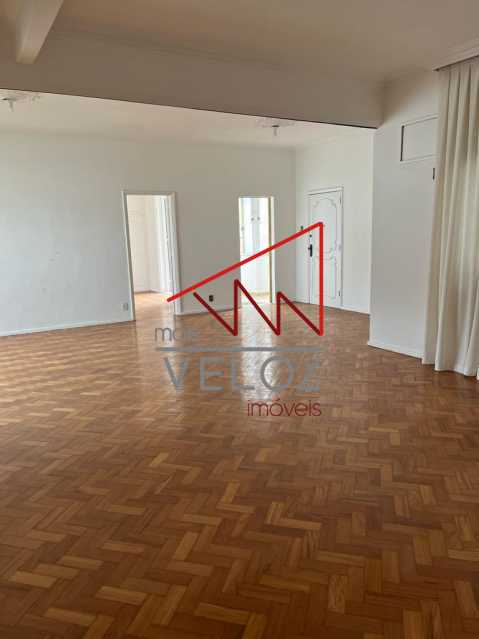 Apartamento à venda com 4 quartos, 202m² - Foto 1