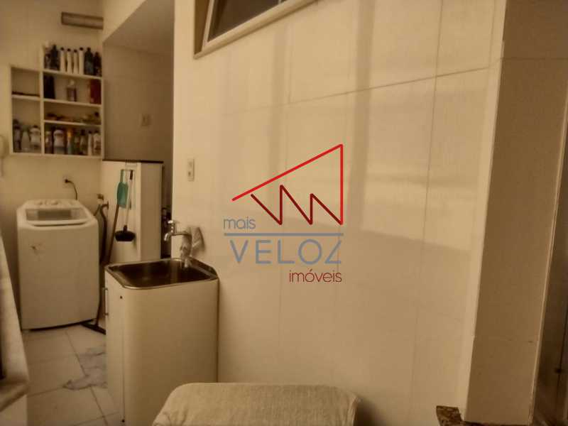 Apartamento à venda com 2 quartos, 75m² - Foto 25