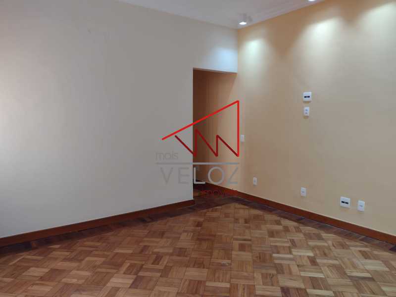 Apartamento à venda com 2 quartos, 62m² - Foto 3