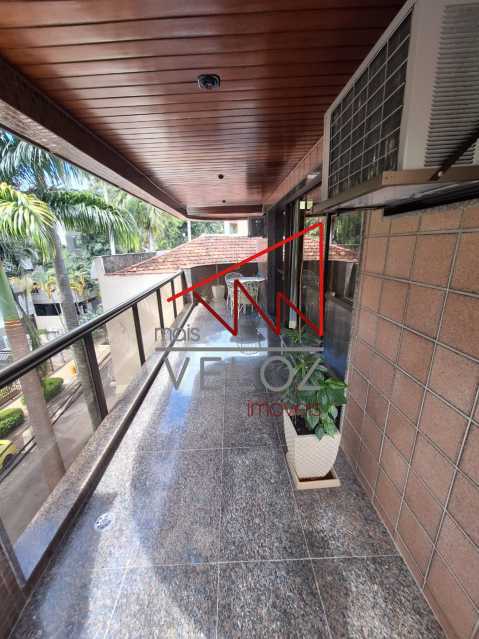 Apartamento à venda com 3 quartos, 157m² - Foto 3