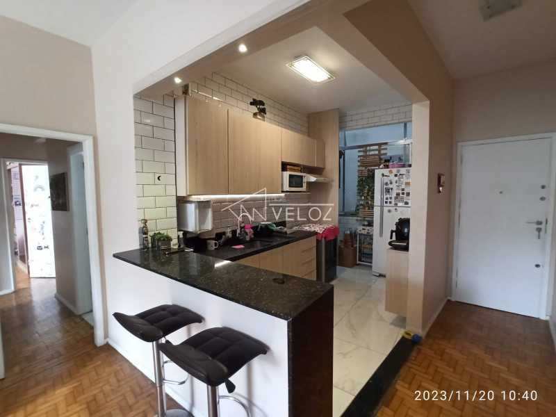 Apartamento à venda com 3 quartos, 80m² - Foto 2