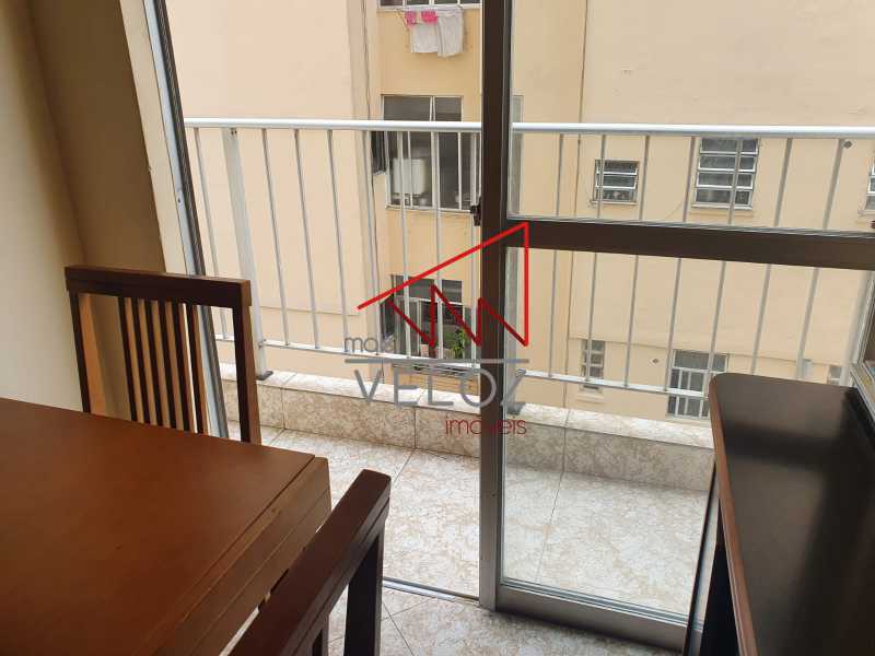 Apartamento à venda com 2 quartos, 67m² - Foto 2