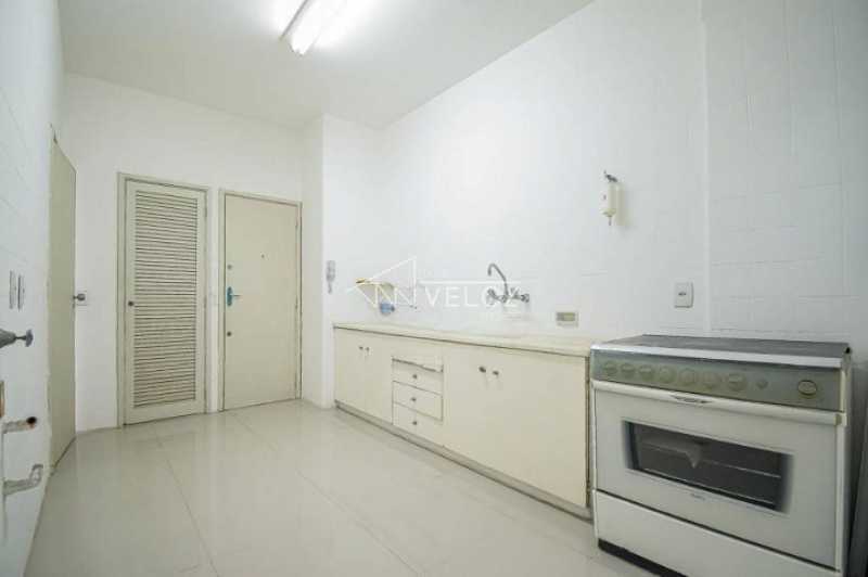 Apartamento à venda com 3 quartos, 200m² - Foto 17