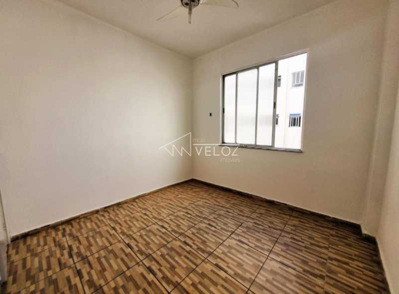 Apartamento à venda com 2 quartos, 64m² - Foto 2