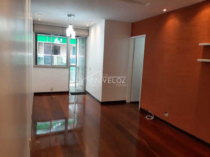 Apartamento à venda com 2 quartos, 70m² - Foto 4