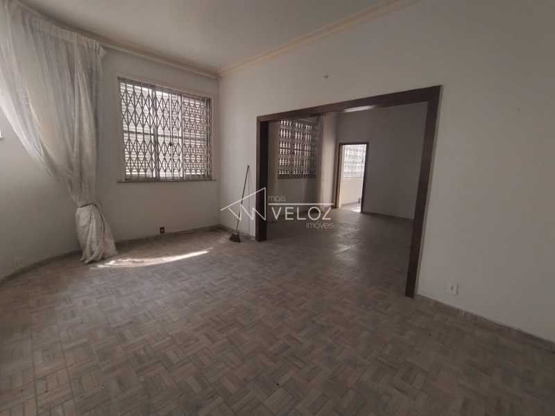 Apartamento à venda com 3 quartos, 128m² - Foto 1