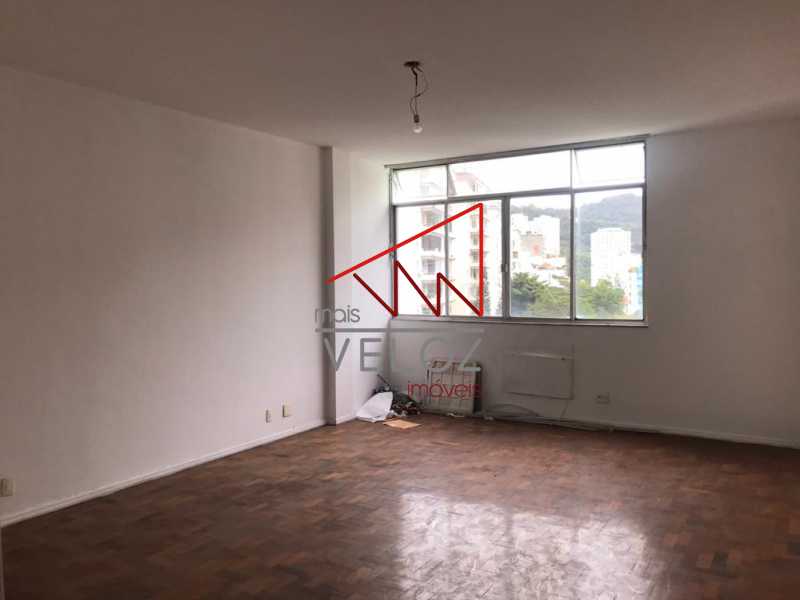 Apartamento à venda com 3 quartos, 130m² - Foto 2