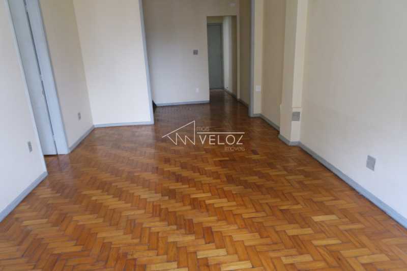 Apartamento à venda com 2 quartos, 79m² - Foto 4