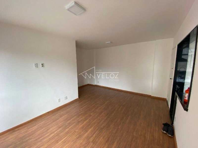 Apartamento à venda com 2 quartos, 75m² - Foto 2