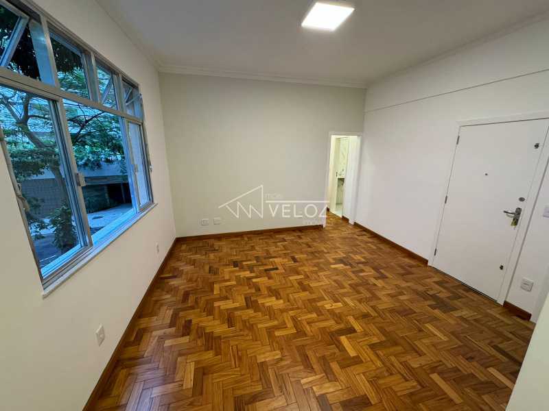 Apartamento à venda com 2 quartos, 70m² - Foto 2