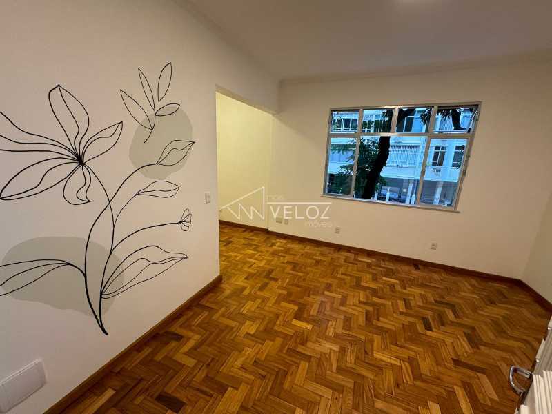 Apartamento à venda com 2 quartos, 70m² - Foto 1