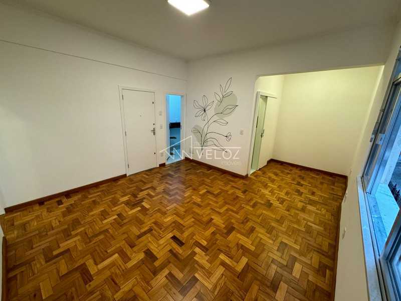 Apartamento à venda com 2 quartos, 70m² - Foto 3