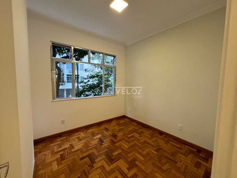 Apartamento à venda com 2 quartos, 70m² - Foto 4