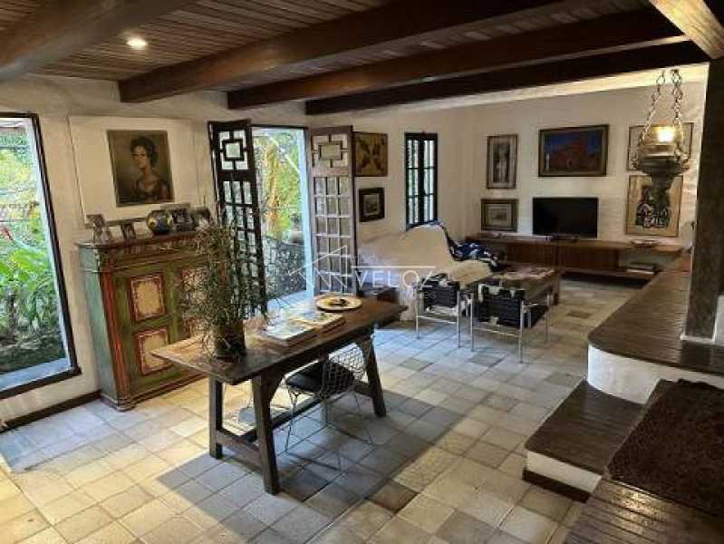 Casa à venda com 4 quartos, 354m² - Foto 4