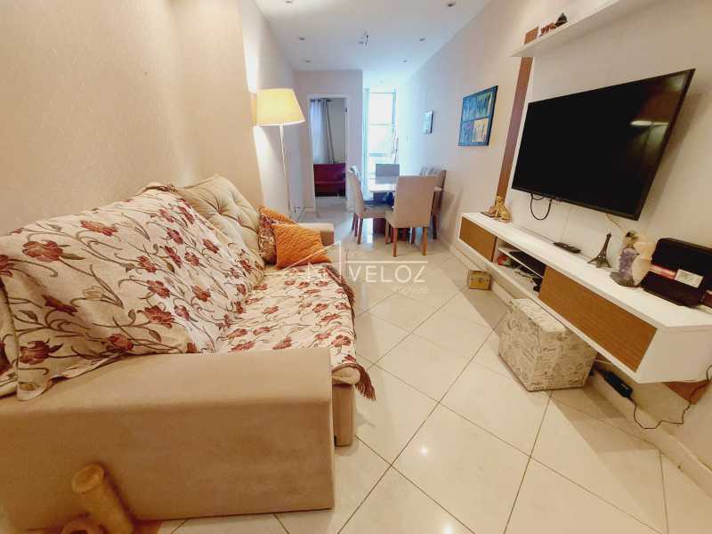 Apartamento à venda com 2 quartos, 70m² - Foto 2