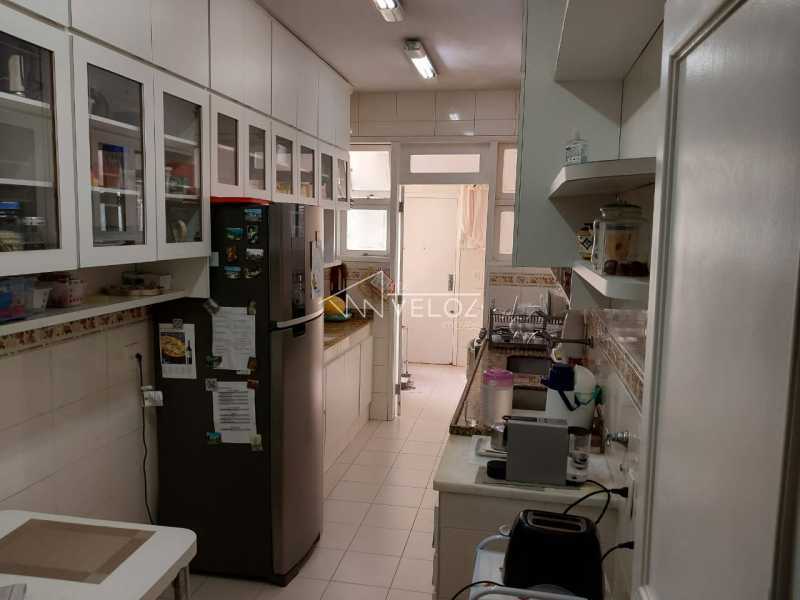 Apartamento à venda com 4 quartos, 206m² - Foto 13