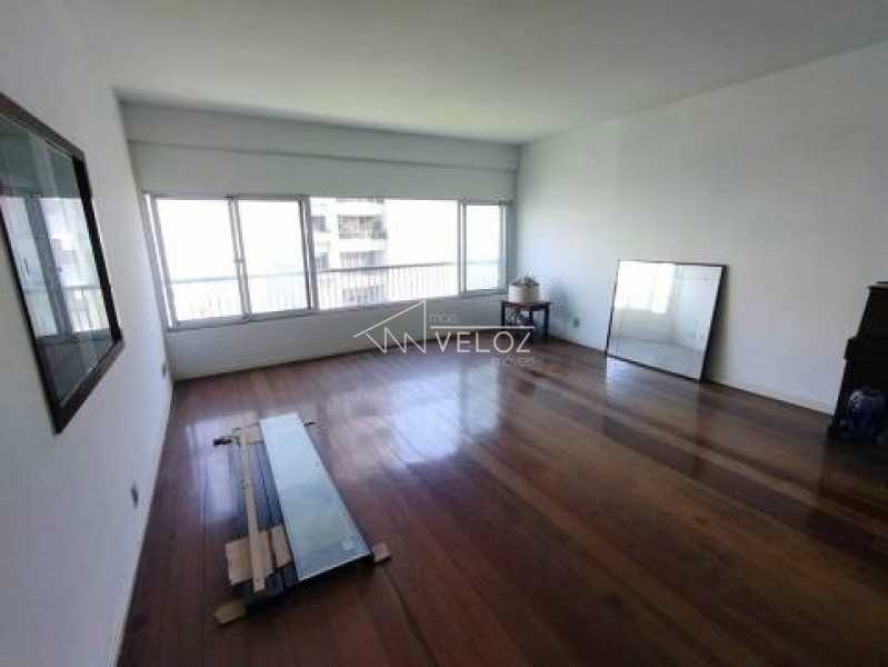 Apartamento à venda com 3 quartos, 159m² - Foto 2