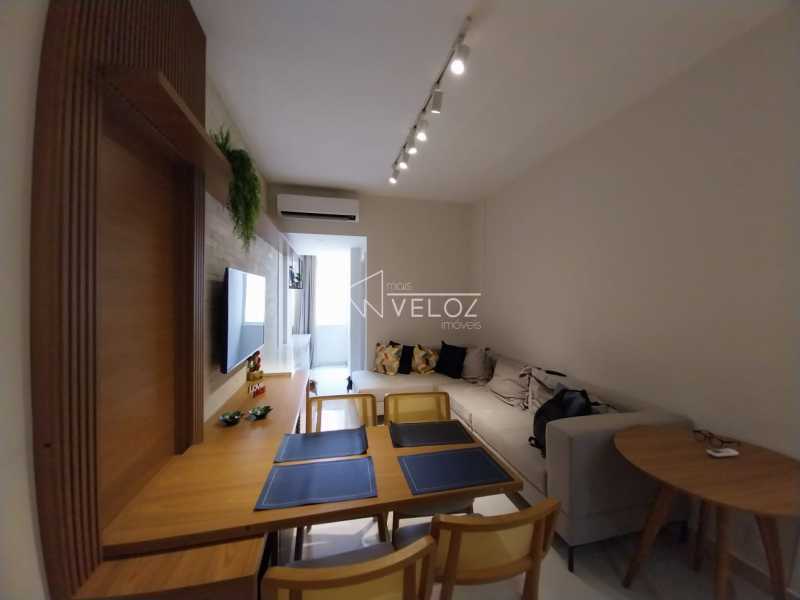 Apartamento à venda com 2 quartos, 70m² - Foto 2