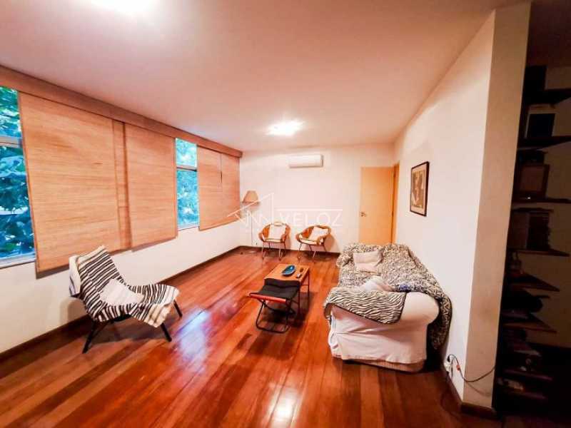 Apartamento à venda com 3 quartos, 130m² - Foto 2