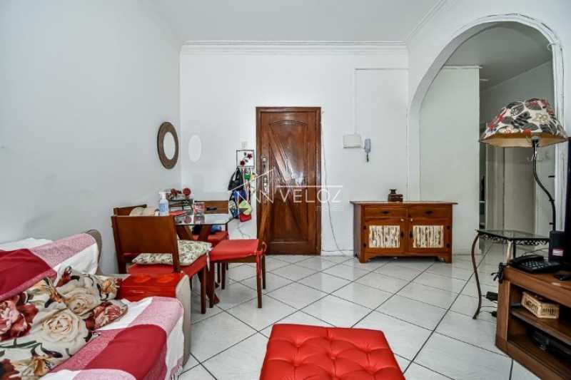 Apartamento à venda com 2 quartos, 67m² - Foto 2