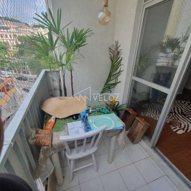 Apartamento à venda com 2 quartos, 70m² - Foto 1