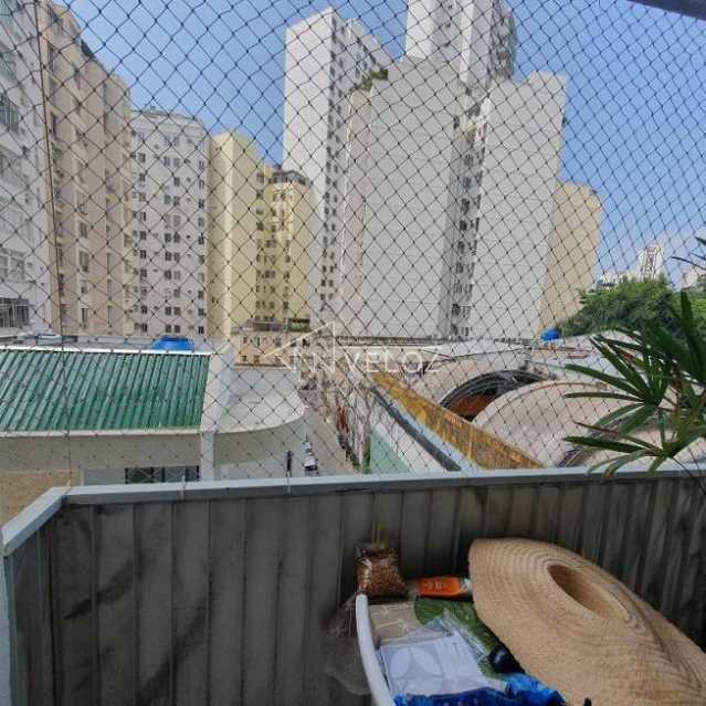 Apartamento à venda com 2 quartos, 70m² - Foto 2