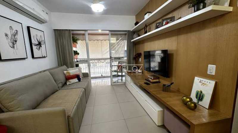 Apartamento à venda com 2 quartos, 68m² - Foto 2