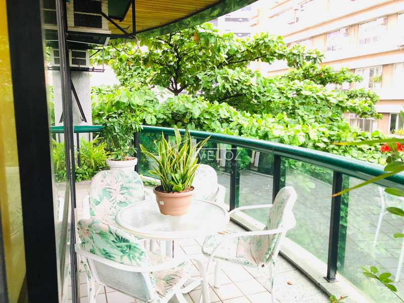 Apartamento à venda com 2 quartos, 151m² - Foto 2