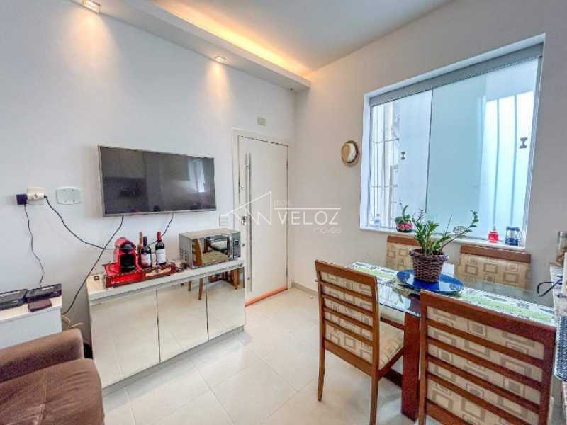 Apartamento à venda com 1 quarto, 32m² - Foto 2