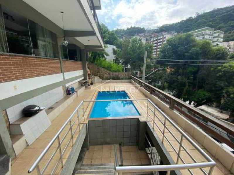 Casa à venda com 5 quartos, 440m² - Foto 1