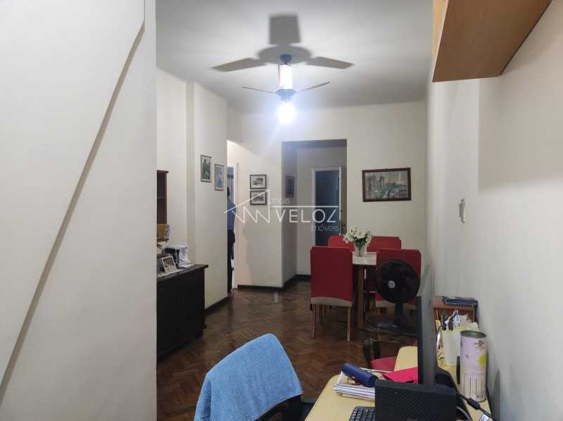 Apartamento à venda com 2 quartos, 64m² - Foto 4