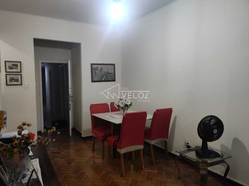 Apartamento à venda com 2 quartos, 64m² - Foto 2