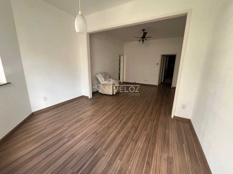 Apartamento à venda com 2 quartos, 85m² - Foto 2