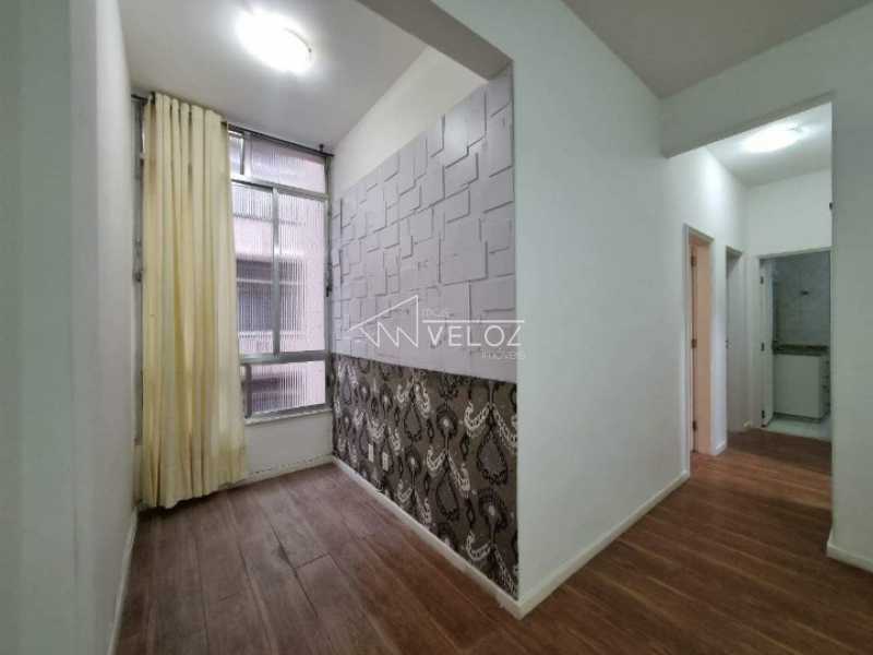 Apartamento à venda com 2 quartos, 64m² - Foto 2