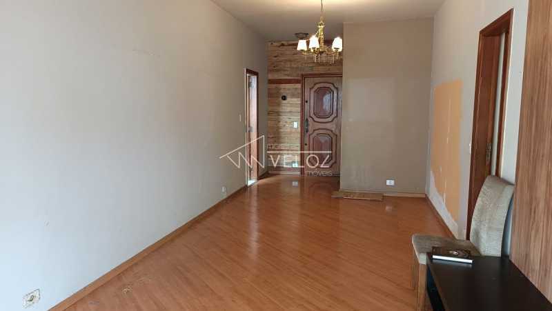 Apartamento à venda com 3 quartos, 224m² - Foto 2