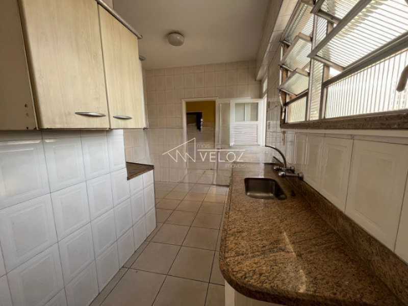 Apartamento à venda com 3 quartos, 190m² - Foto 3