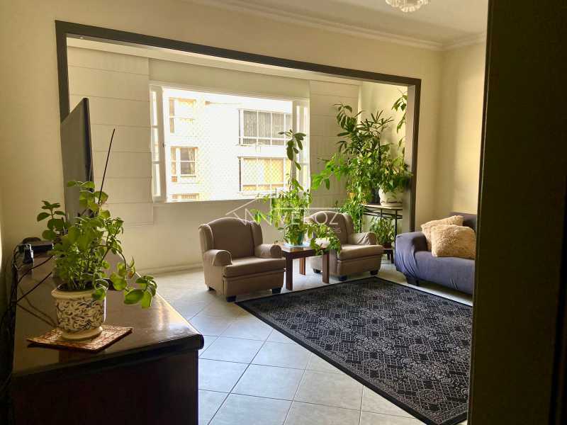 Apartamento à venda com 4 quartos, 182m² - Foto 2