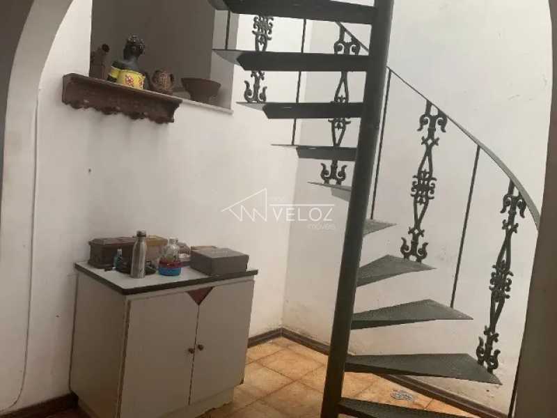 Casa à venda com 4 quartos, 300m² - Foto 5