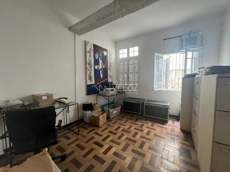 Apartamento à venda com 4 quartos, 189m² - Foto 3