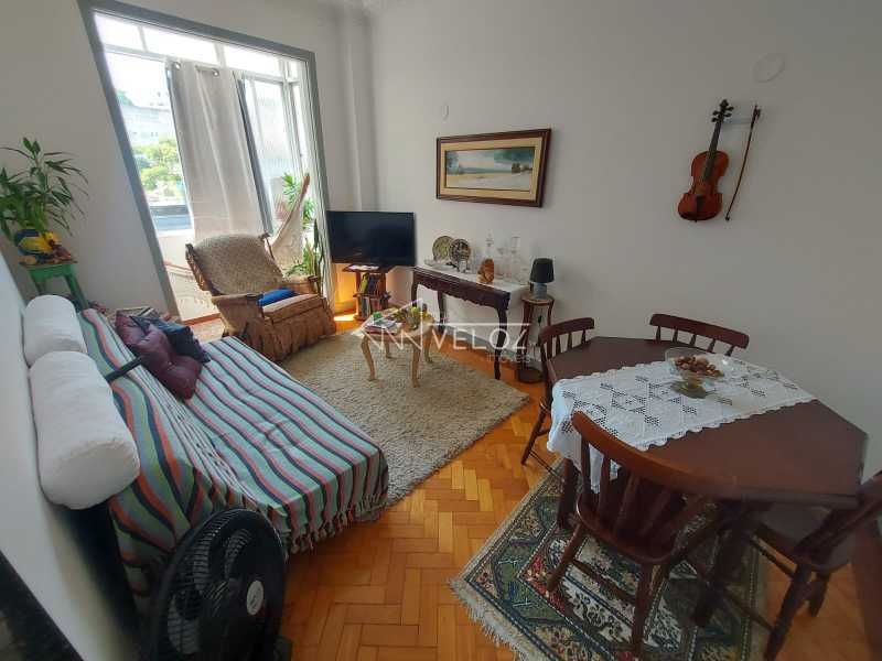 Apartamento à venda com 2 quartos, 70m² - Foto 3