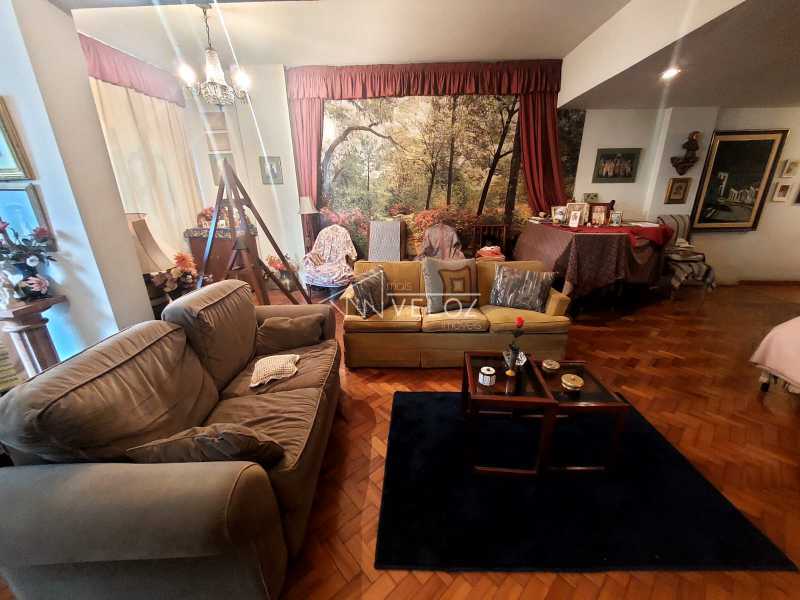 Apartamento à venda com 4 quartos, 211m² - Foto 3