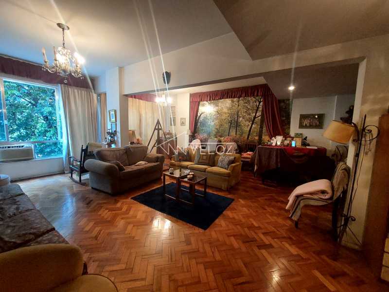Apartamento à venda com 4 quartos, 211m² - Foto 1