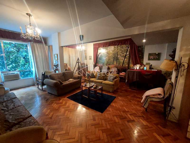 Apartamento à venda com 4 quartos, 211m² - Foto 4
