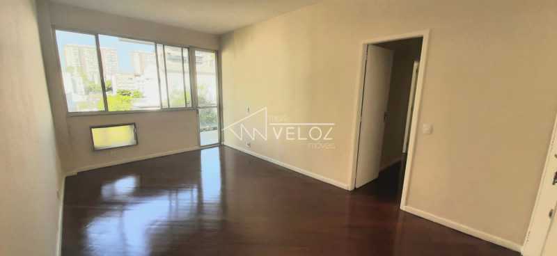 Apartamento à venda com 2 quartos, 70m² - Foto 2