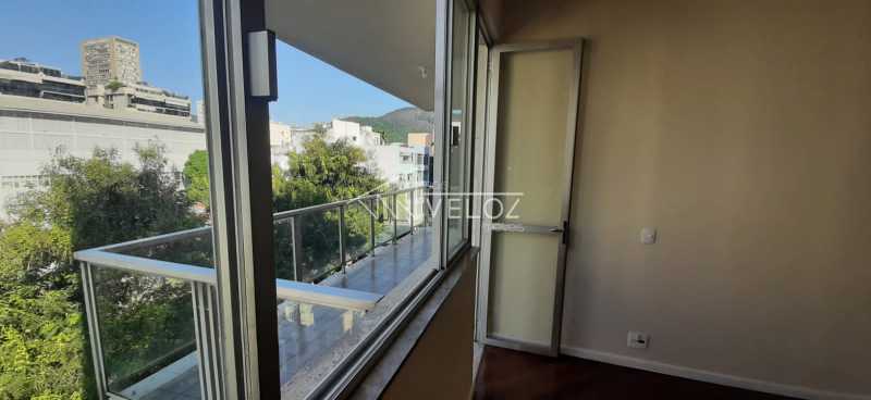 Apartamento à venda com 2 quartos, 70m² - Foto 13